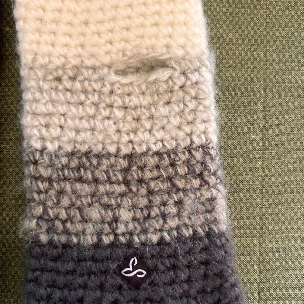 Handmade Crochet Fingerless Gloves with Floral Design - Picture 3 of 5